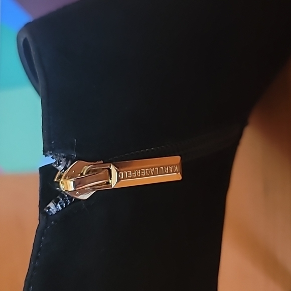 KARL LAGERFELD PARIS Black Suede Leather Mishka Ankle Boot Size 10 - Picture 2 of 6